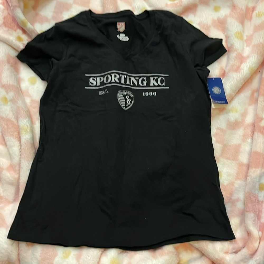 NWT Vneck Sporting KC tshirt L